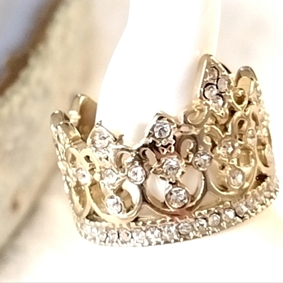 Queen Crown Ring Hypoallergenic Stainless Steel Size 9 Ring - Picture 11 of 11